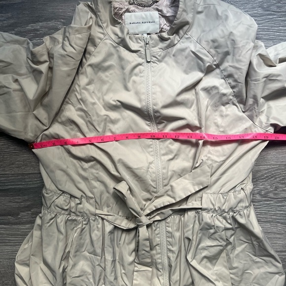 Banana Republic Cream Tan Bubble Hem Long Sleeve Rain Jacket Fall Size XL - Picture 4 of 9